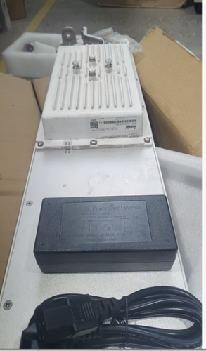 工業(yè)級室外防水型5.8G高速無線基站主機(jī)中心站（含POE）